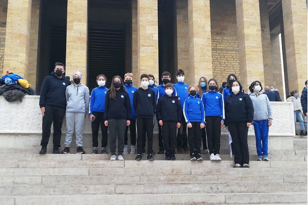 Eskişehir Büyükşehir Gençlik ve Spor Kulübü yüzücüleri başarıya doymuyor. Son