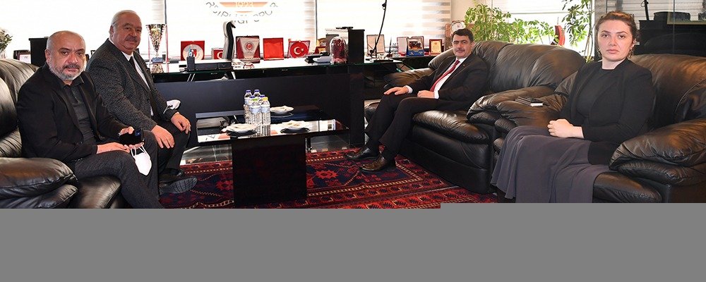 Vali Vasip Şahin’den Gençlerbirliği’ne ziyaret Ankara Valisi Vasip Şahin, İlhan Cavcav Tesisleri’ne nezaket ziyaretinde bulundu.