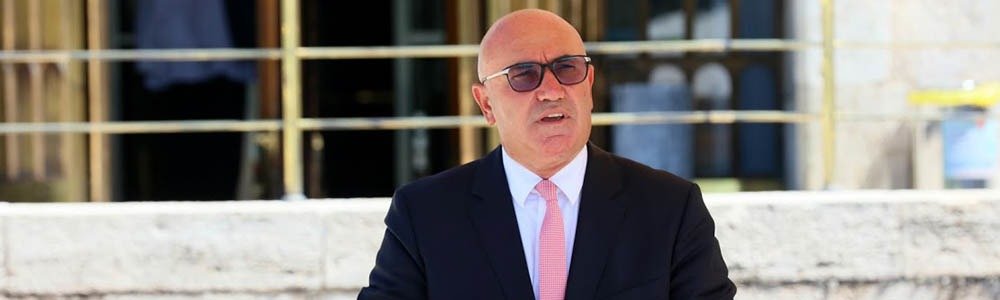 CHP’li Mahmut Tanal, Türkiye’de gazetecilik yapmanın imkânsız hale geldiğini kaydetti.