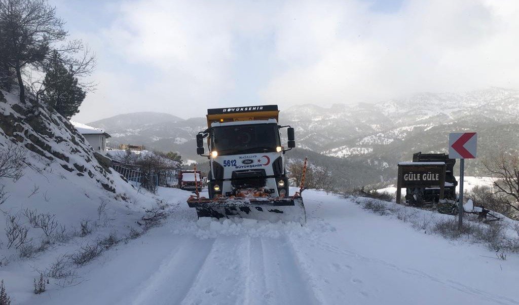 Ankara Büyükşehir Belediyesi, yoğun kar yağışı nedeniyle teyakkuza geçti. Afet