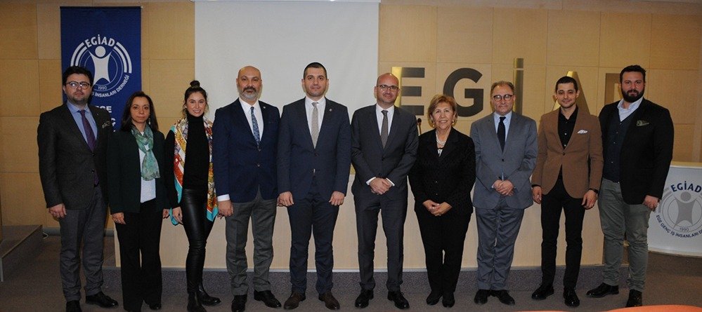 2018-2020 yılları arasında Avrupa ve Dışişleri Bakanlığı sözcü yardımcılığında bulunan,