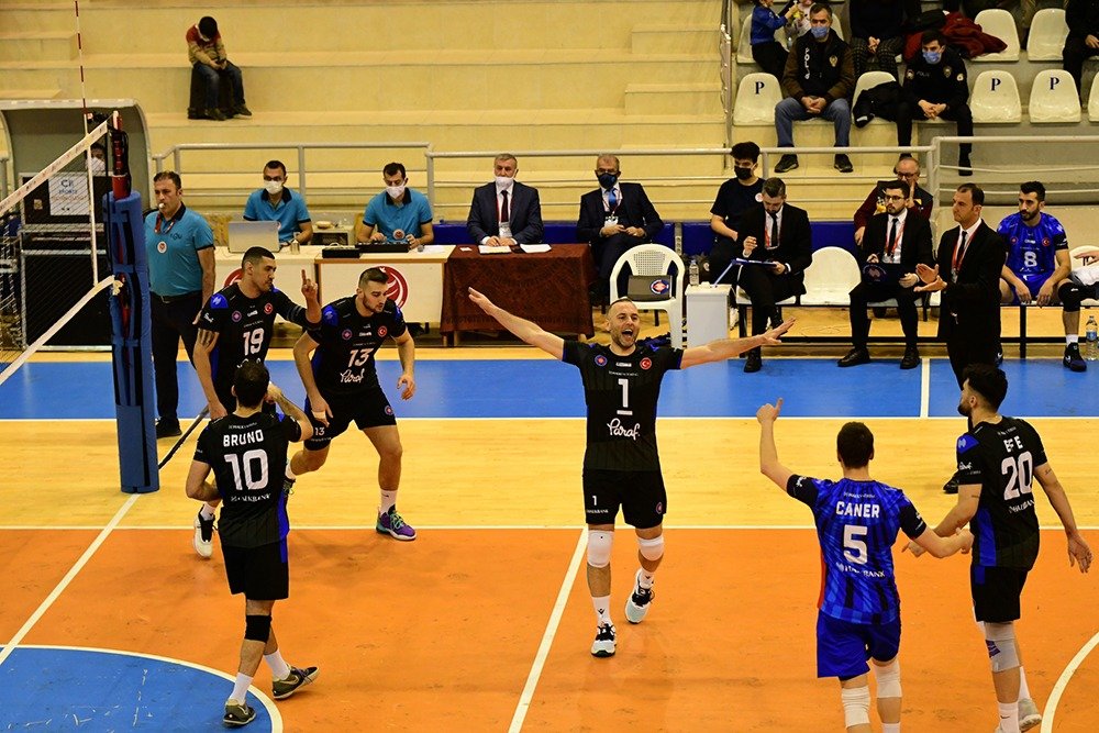 Voleybol AXA Sigorta Efeler Ligi’nin 17.haftasında, Tokat’ta oynanan karşılaşmada Halkbank,