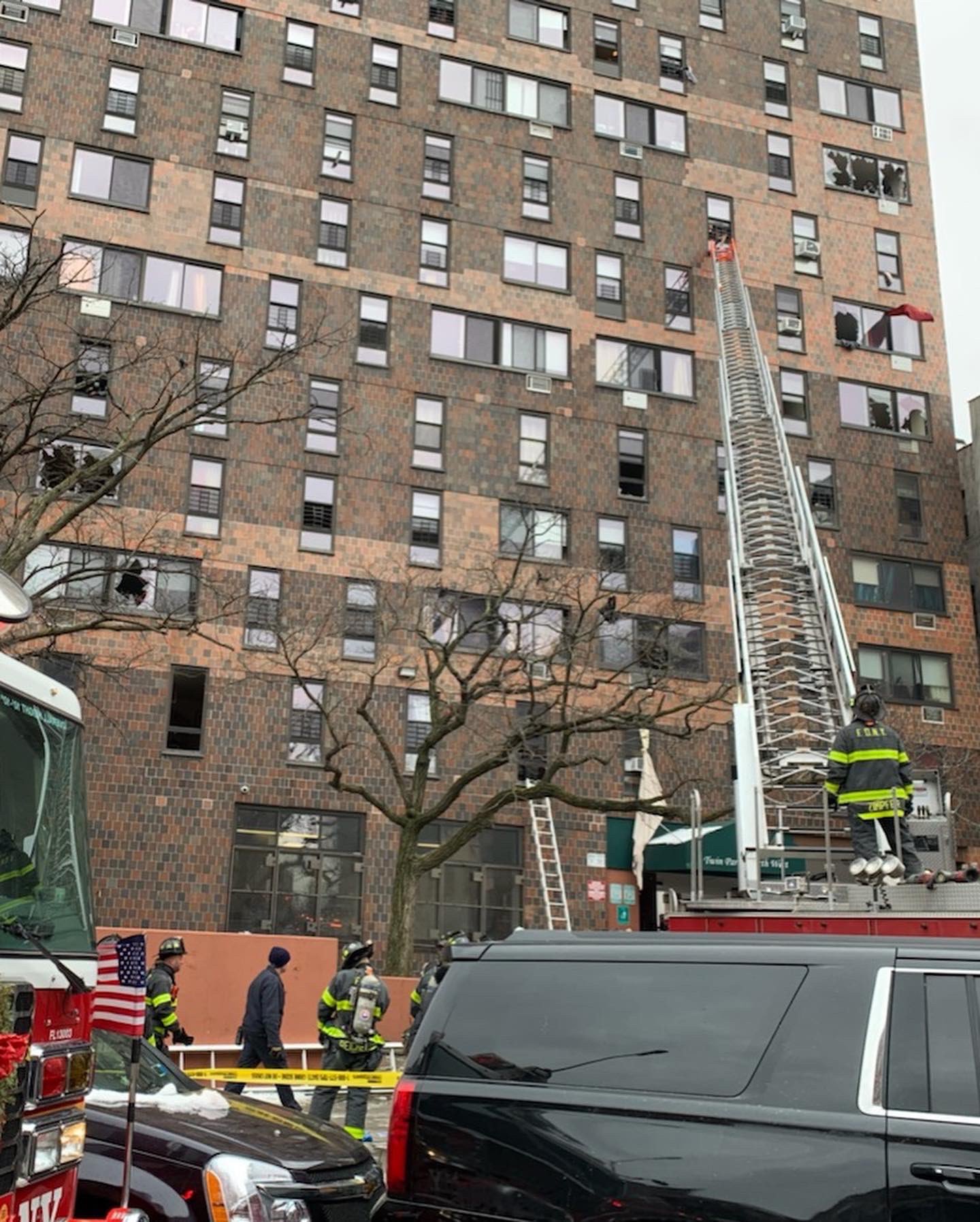 ABD'nin New York kentinde yüksek katlı bir apartmanda çıkan feci