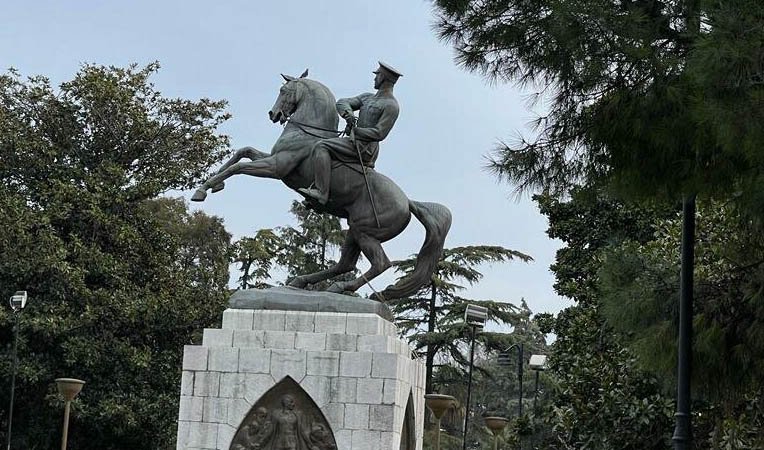 Ulu Önder Mustafa Kemal Atatürk’ün Samsun’daki heykeline saldıran B.F. ve