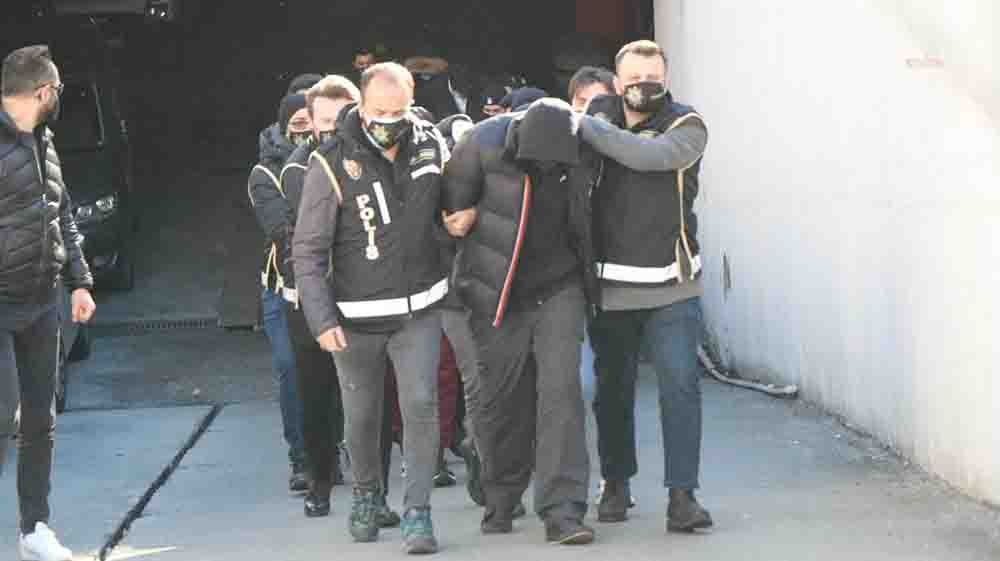 Avukat Mahmutyazıcıoğlu Cinayeti Soruşturmasında 17 Şüpheli Adliyeye Sevk Edildi Beşiktaş Jimnastik Kulübü'nün (BJK) eski yöneticisi ve sunucu Ece Erken'in