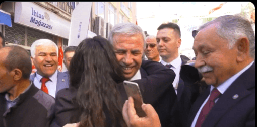 Ankara Büyükşehir Belediye Başkanı Mansur Yavaş, 14 Şubat Sevgililer Günü'nü