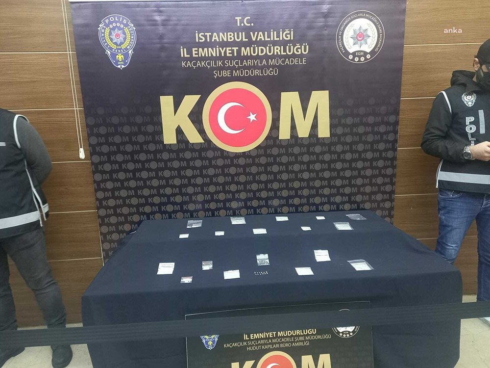 İstanbul'daki Sabiha Gökçen Havalimanı'nda, şampuan kutusu içerisinde Türkiye'ye sokulmak istenen