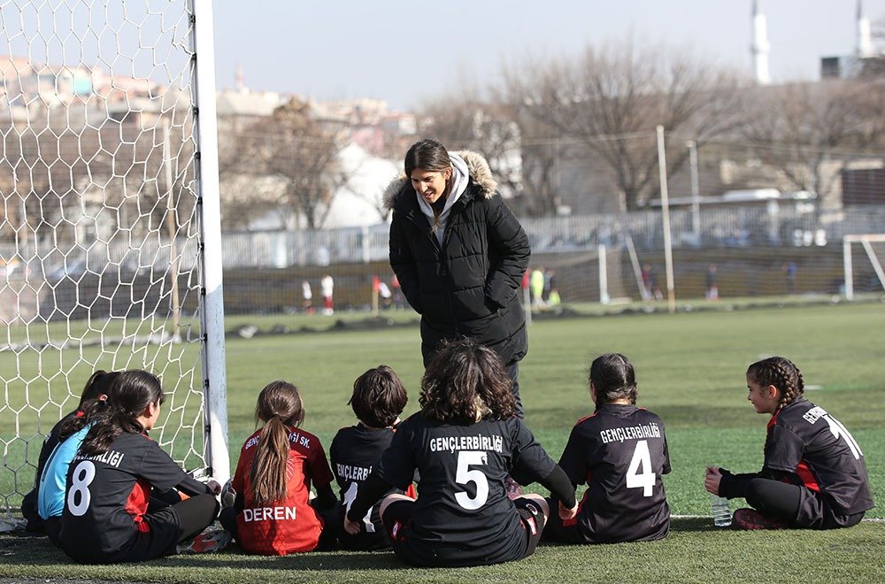 Gençlerbirliği U-13 kız futbol takımı tarihindeki ilk maçını, Türkiye Büyük