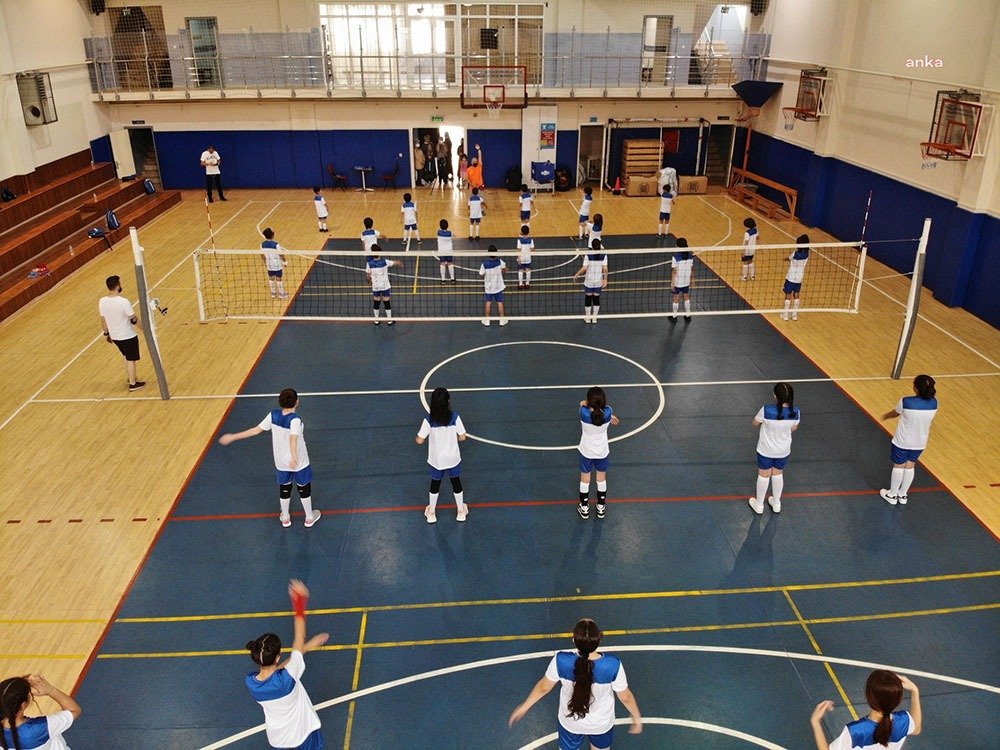 İstanbul Büyükşehir Belediyesi (İBB), öğrencilerin ve her yaştan İstanbullunun hizmetine