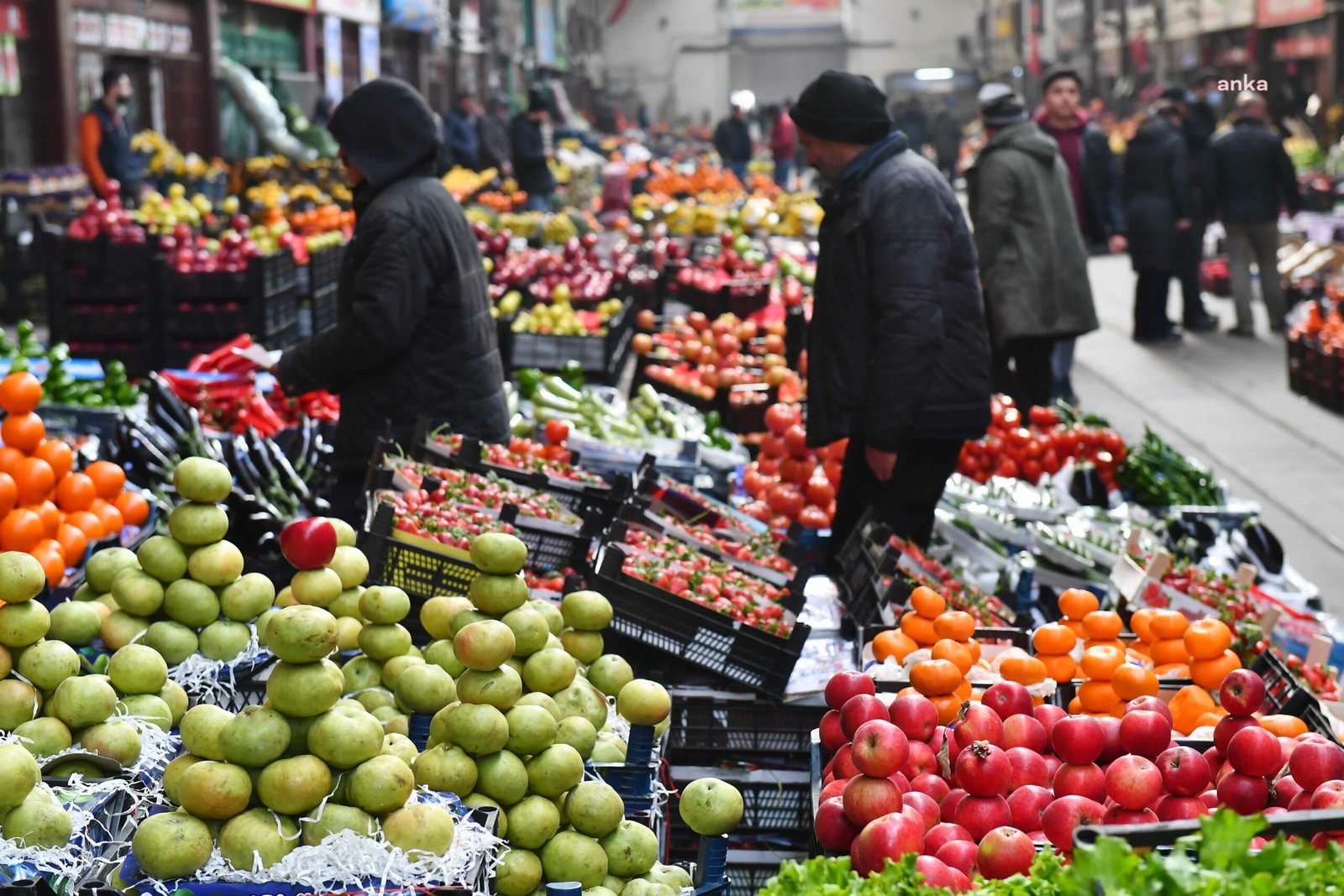 Başkentliler; kasım, aralık, ocak ve şubat aylarında kış meyvesi olarak