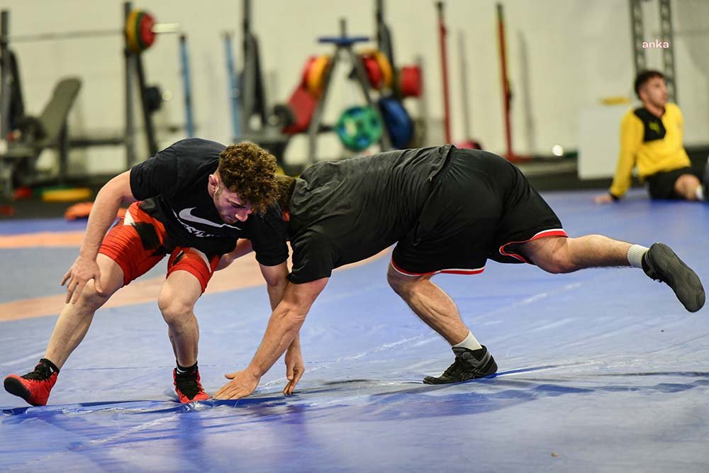 ASKİ Sporlu Milli güreşçiler Taha Akgül ve Rıza Kayaalp, 2022