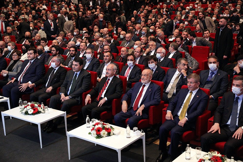 Gelecek Partisi Genel Başkanı Ahmet Davutoğlu, altı siyasi partinin Güçlendirilmiş