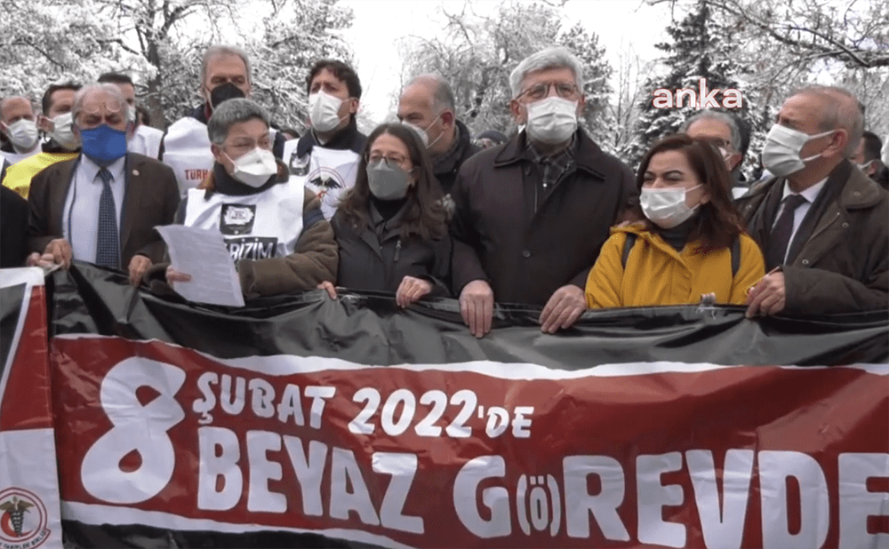 Türk Tabipleri Birliği (TTB), sağlık çalışanlarının özlük haklarını iyileştirilmesini içeren