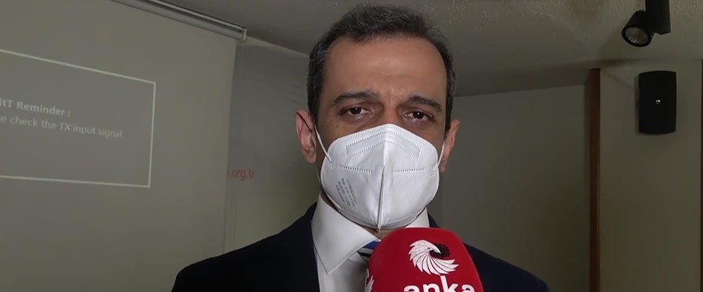 PROF. DR. ALPAY AZAP: “MASKEDEN VAZGEÇMEK GİBİ BİR ŞANSIMIZ YOK” İnfeksiyon Hastalıkları ve Klinik Mikrobiyoloji Uzmanı Prof. Dr. Alpay Azap, maske