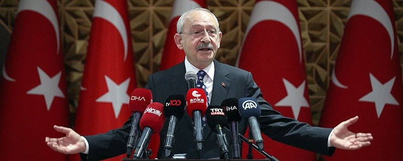 KILIÇDAROĞLU: “ALTIMIZ DA DEMOKRASİ KONUSUNDA BİRBİRİMİZE BENZİYORUZ” CHP Genel Başkanı Kemal Kılıçdaroğlu, "İki konu CHP açısından kırmızı