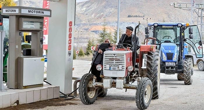 ANKARA BÜYÜKŞEHİR BELEDİYESİ’NDEN, 17 BİN 702 ÇİFTÇİYE 34 MİLYON 746 BİN TL MAZOT DESTEĞİ Ankara Büyükşehir Belediyesi, 25 ilçenin tamamında yerli üreticilere katkı sağlayacak