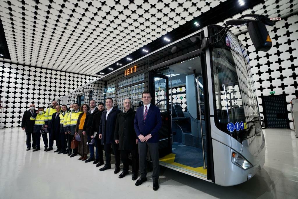 İstanbul Büyükşehir Belediye (İBB) Başkanı Ekrem İmamoğlu, kentin metrobüs filosuna
