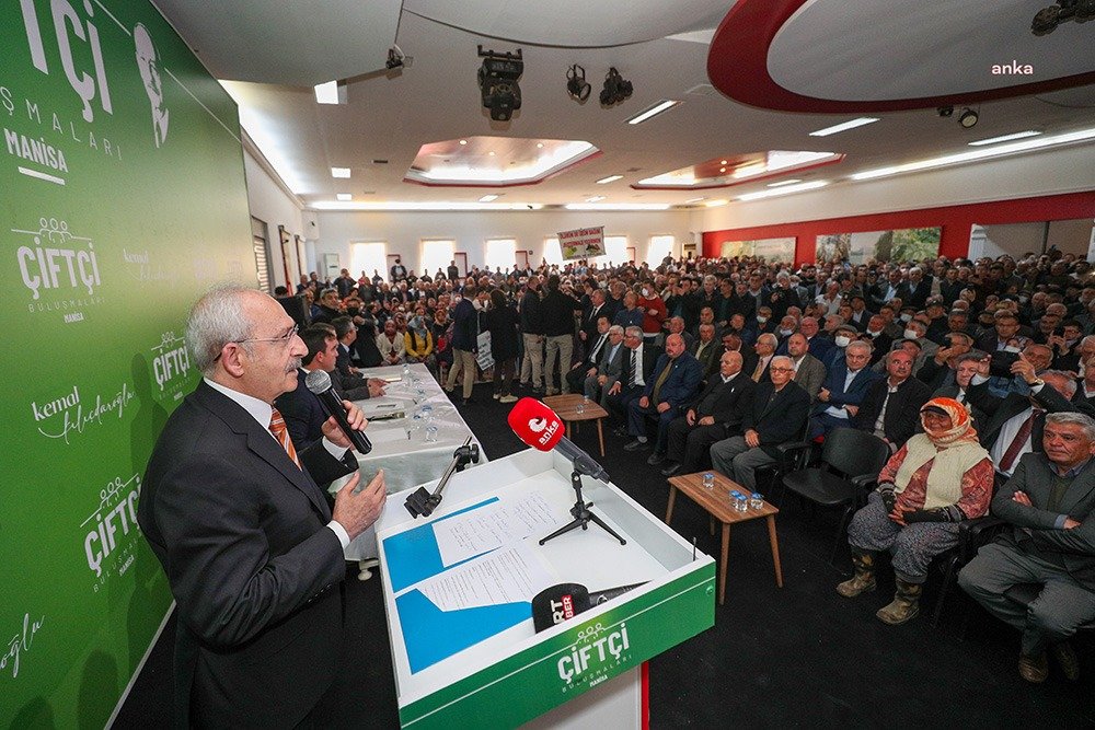 CHP Genel Başkanı Kemal Kılıçdaroğlu, Manisa'da çiftçilerle bir araya geldi.