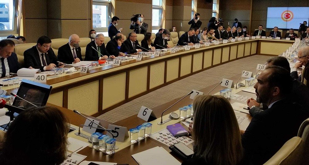 Seçim mevzuatında değişiklik öngören kanun teklifi, TBMM Anayasa Komisyonu’nda kabul