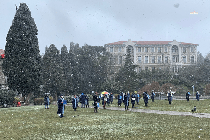 RESMİ GAZETE’DE YAYINLANDI: BOĞAZİÇİ HUKUK’TA ÖĞRETİM DİLİ “YÜZDE 30 İNGİLİZCE” OLDU Boğaziçi Üniversitesi'nde, Prof. Dr. Melih Bulu'nun rektör olarak atanmasının ardından