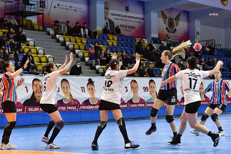 HENTBOL KADINLAR SÜPER LİGİ’NDE YENİMAHALLE BELEDİYESPOR İLE KARŞILAŞAN KONYAALTI BELEDİYESPOR 25-23 GALİP GELDİ Hentbol Kadınlar Süper Ligi 15. hafta mücadelesinde Konyaaltı Belediyespor, Başkent