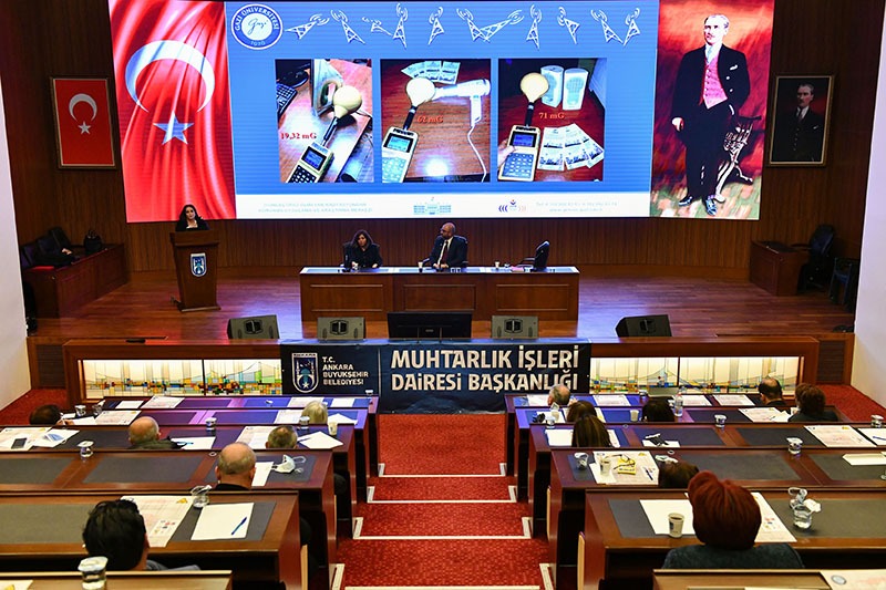 BAŞKENTLİ MUHTARLARA ELEKTROMANYETİK KİRLİLİKLE MÜCADELE EĞİTİMİ Ankara Büyükşehir Belediyesi Muhtarlık İşleri Daire Başkanlığı, Gazi Üniversitesi İyonlaştırıcı