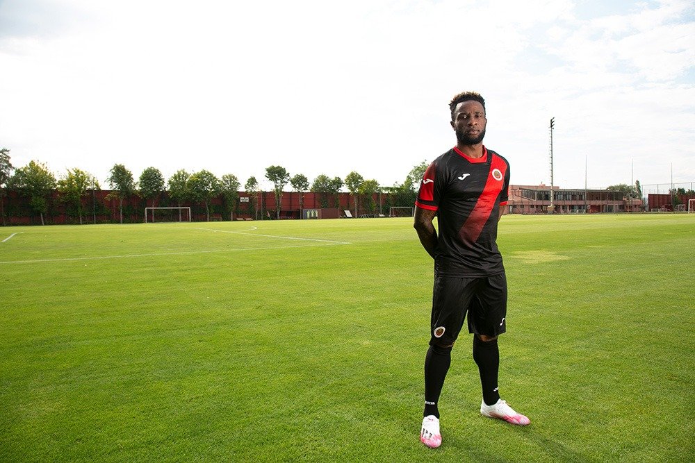 Gençlerbirliği’nin kanat oyuncusu Kazenga LuaLua, kulüp YouTube kanalı için özel