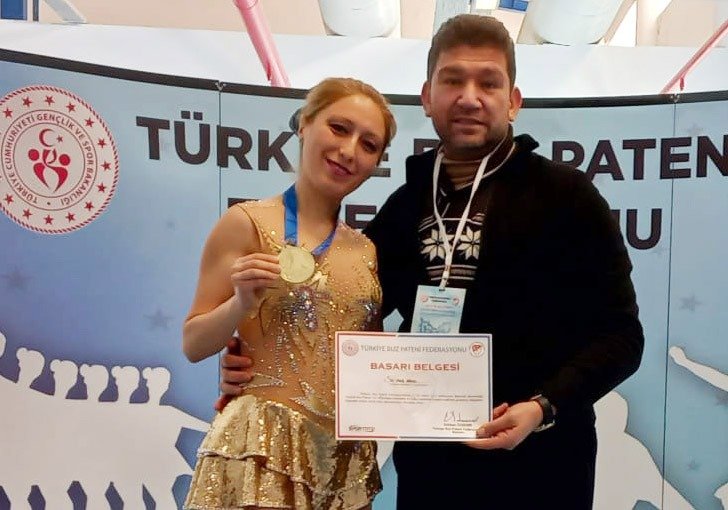 Türkiye’yi uluslararası arenada birçok kez başarıyla temsil etmiş ve halk