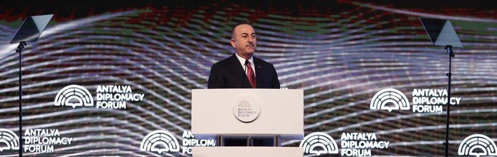 ÇAVUŞOĞLU: “AVRUPA İSTİKRAR ÇIPASI ARIYOR. ÇATIŞMALAR ÖNLENEMİYOR, BAŞLAYAN ÇATIŞMALAR BİTİRİLEMİYOR. YENİ BİR DİL VE ANLAYIŞA İHTİYAÇ VAR” Dışişleri Bakanı Mevlüt Çavuşoğlu, Antalya Diplomasi Forumu’da; “Şimdi Avrupa, yeniden
