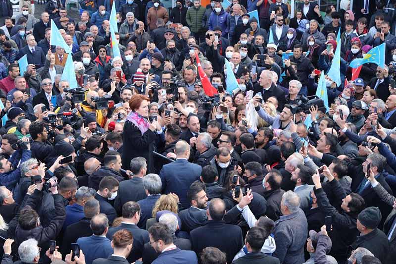 İYİ Parti Genel Başkanı Meral Akşener, Kayseri’de; “Beş maaş alıp,