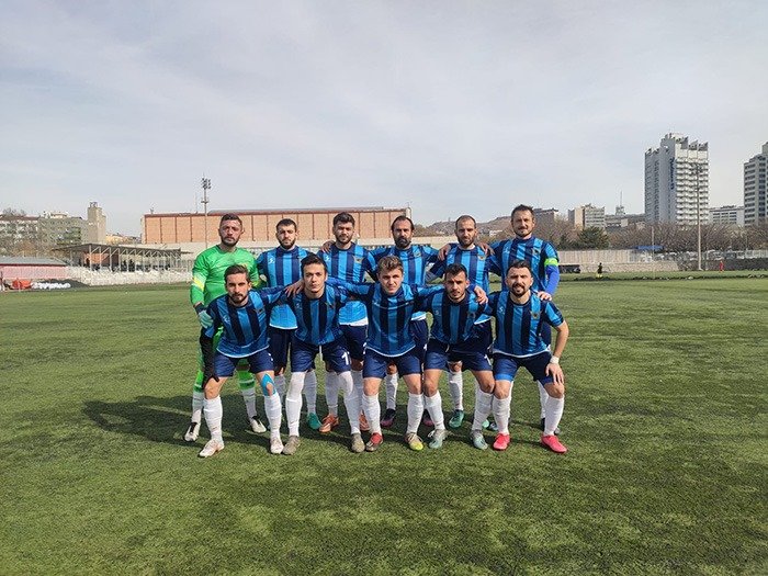 YENİMAHALLE PLAYOFF’UN İLK MAÇINDAN GALİP AYRILDI Yenimahalle Belediyespor, BAL Lig’ine çıkma yolunda emin adımlarla ilerliyor. Muzaffer
