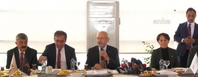 KILIÇDAROĞLU: “BELEDİYE BAŞKANLARI SEÇİLDİYSE GÖREVDEN ALINIP YERİNE KAYYUMLAR ATANMAMALI. SİYASİ PARTİLER KAPATILMAMALI” CHP Genel Başkanı Kemal Kılıçdaroğlu, Diyarbakır ziyaretinin üçüncü gününde; “Eğer