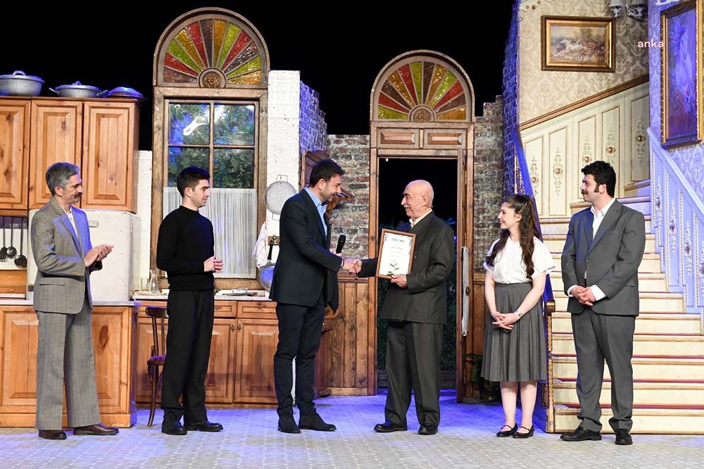 Usta oyuncu Şener Şen’in başrolünü oynadığı 'Zengin Mutfağı' isimli tiyatro