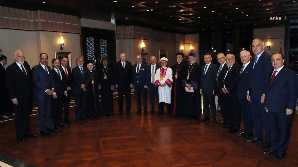 Cumhurbaşkanı Erdoğan Dini Azınlık Cemaatlerinin Temsilcileri İle İftar Yaptı Cumhurbaşkanı Recep Tayyip Erdoğan, dini azınlık cemaatlerinin temsilcileri ile iftarda