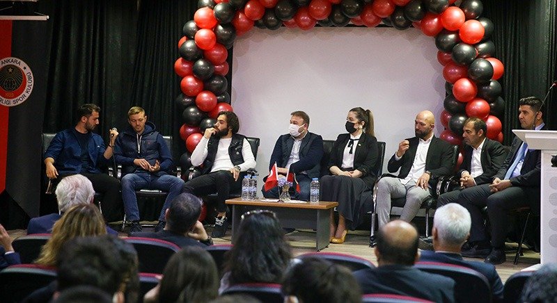 GENÇLERBİRLİĞİ’NDEN ŞEHİT OĞUZHAN YAŞAR ANADOLU LİSESİ’NE ZİYARET Okul ziyaretlerini sürdüren Gençlerbirliği bugün Şehit Oğuzhan Yaşar Anadolu Lisesi’ne