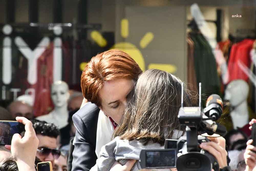 İYİ Parti Genel Başkanı Meral Akşener, Bursa’nın İnegöl ilçesinde esnafı