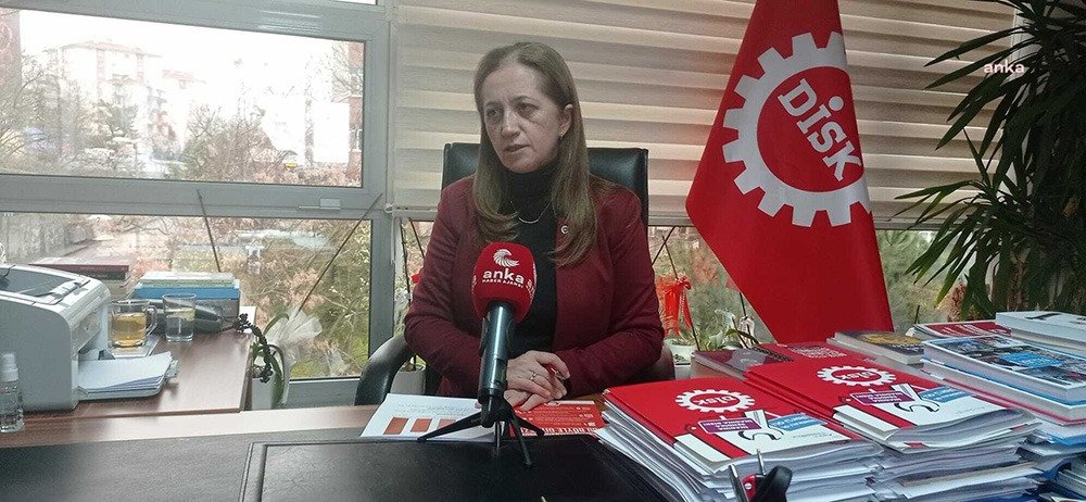 ARZU ÇERKEZOĞLU: ENFLASYON KARŞISINDA ASGARİ ÜCRETE YAPILAN ARTIŞ TÜMÜYLE ANLAMINI YİTİRDİ Devrimci İşçi Sendikaları Konfederasyonu (DİSK) Genel Başkanı Arzu Çerkezoğlu, Türkiye