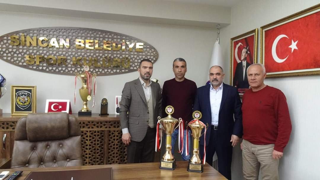 Sincan Belediyespor U16 – U18 Takımları Gruplarında Şampiyon Oldu Sincan BelediyesporU18 takımı ligde grubunu lider bitirirken, U16 takımı ise