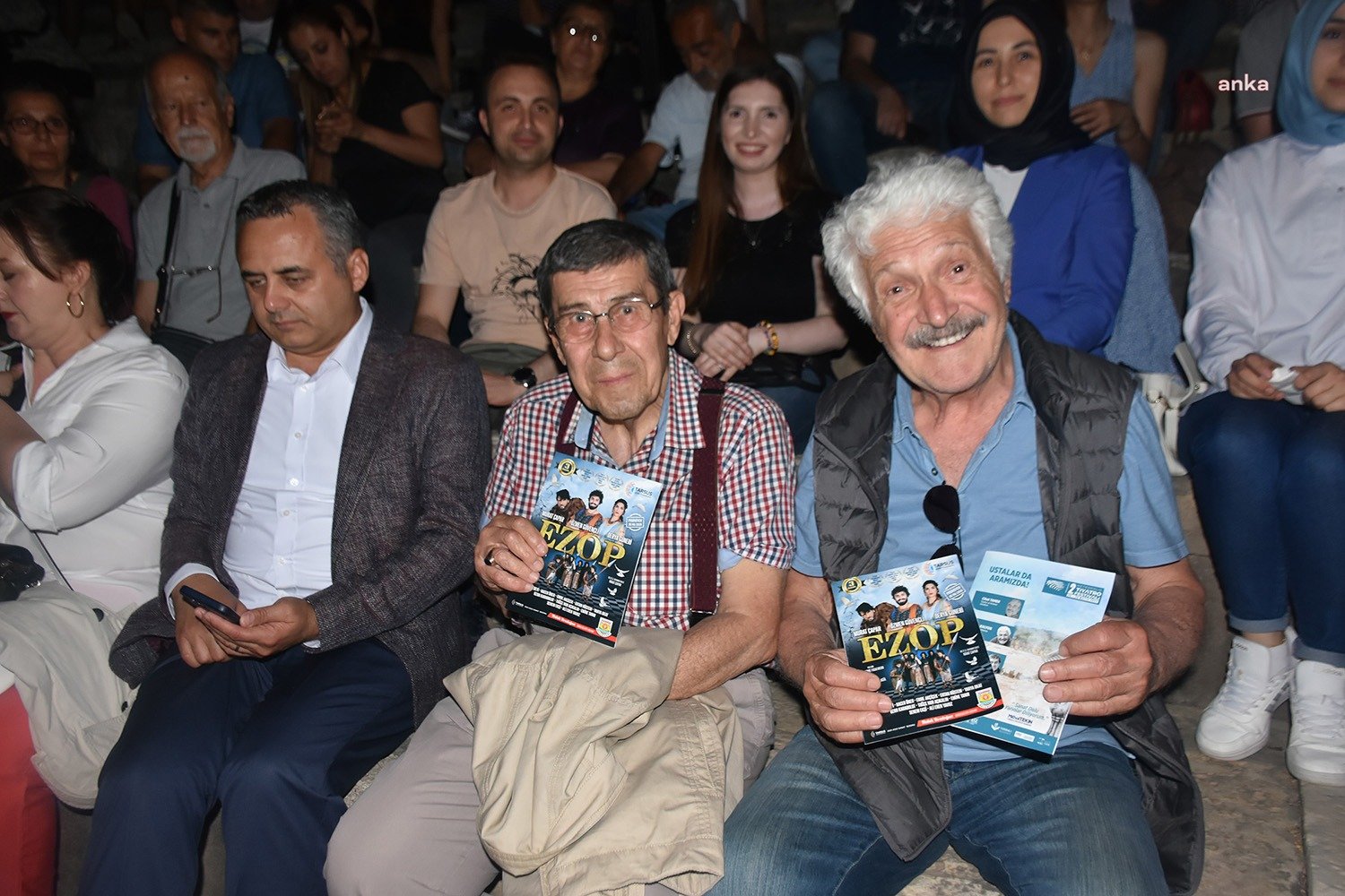 Tarsus Şehir Tiyatrosu İzmir’de Tarsus Belediyesi Şehir Tiyatrosu, İzmir Torbalı Belediyesi tarafından düzenlenen 2.Metropolis