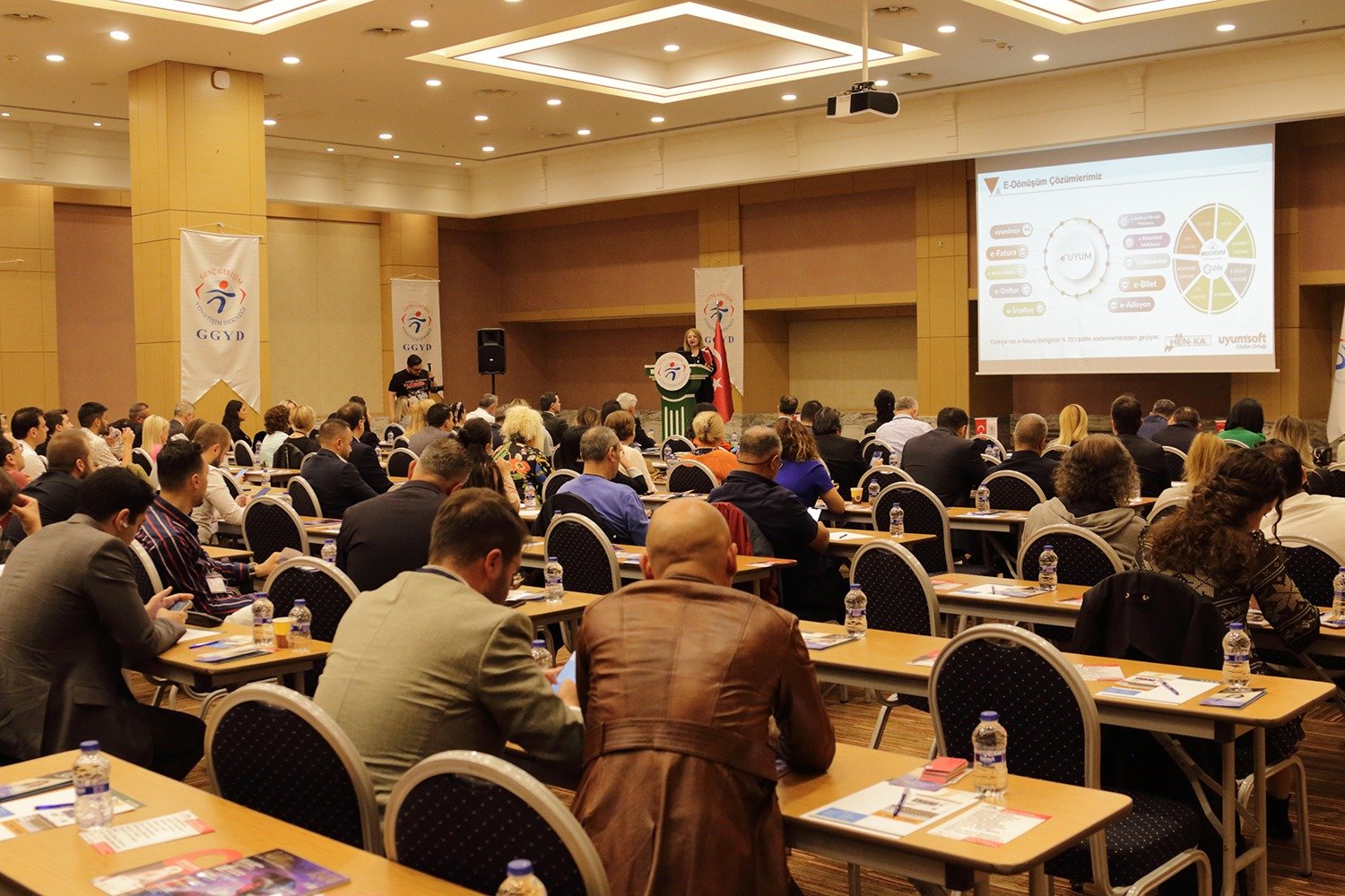 Genç Girişim ve Yönetim Derneği 55. “İş’te Fırsat” Toplantısında Amerika Pazarı Mercek Altına Alındı GGYD Yönetim Kurulu Başkanı M. Nezih Allıoğlu, “Amerika, kritik pazarlarımızdan,