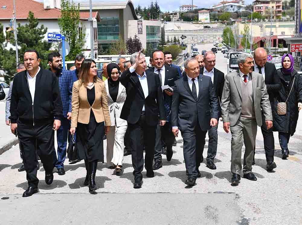 Mansur Yavaş İlçe Ziyaretlerine Akyurt İle Devam Etti Ankara Büyükşehir Belediye Başkanı Mansur Yavaş ilçe ziyaretleri kapsamında bu