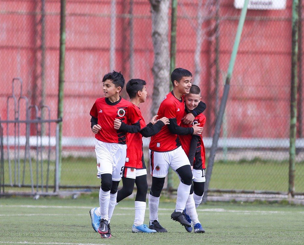 Gençlerbirliği Altyapı Futbolcu Seçmelerinin Tarihleri Belli Oldu Gençlerbirliği'nin altyapısı için yapılacak olan futbolcu seçmelerinin programı belli oldu.