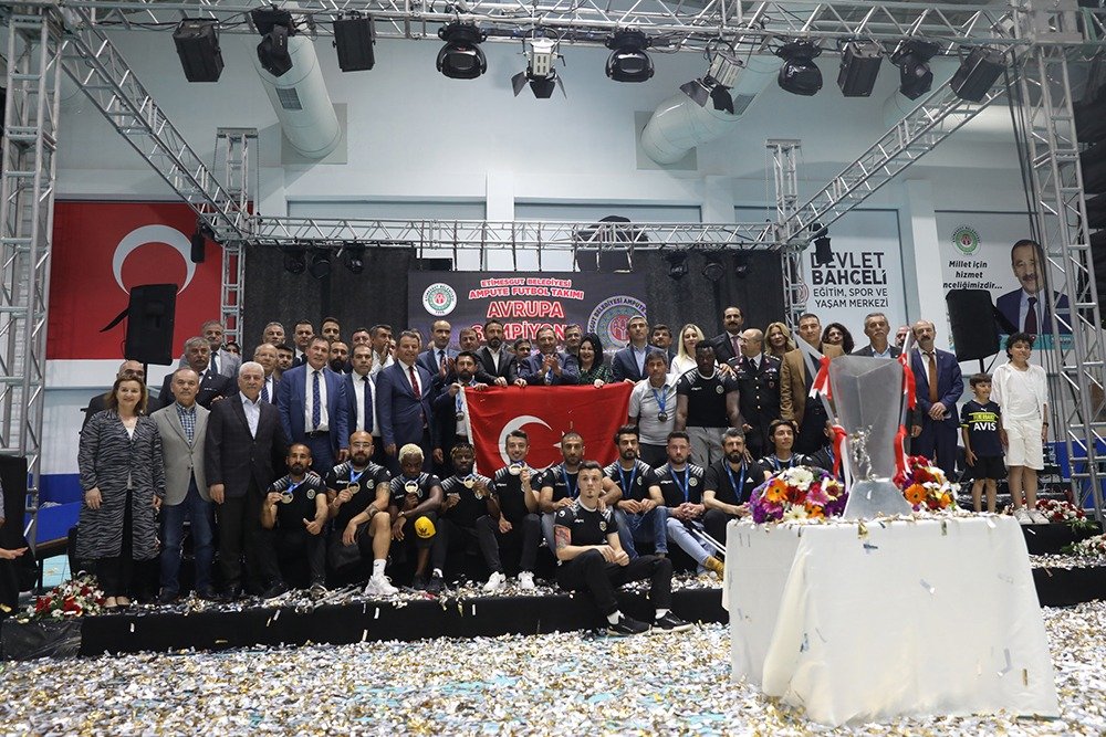 Ampute Futbol Takımı Şampiyon Kupasını Kaldırdı Ampute Futbol Şampiyonlar Ligi Şampiyonu Etimesgut Belediyesi Ampute Futbol Takımı