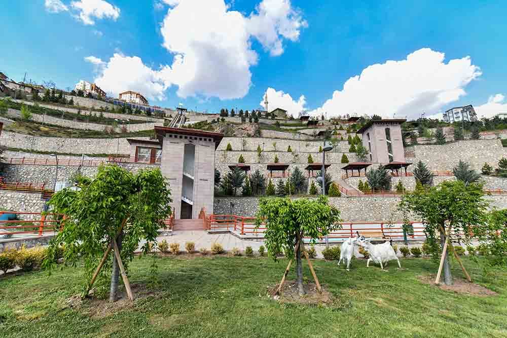 Ankara’da yeşil alan atağını sürdüren Ankara Büyükşehir Belediyesi, Mamak ilçesinde