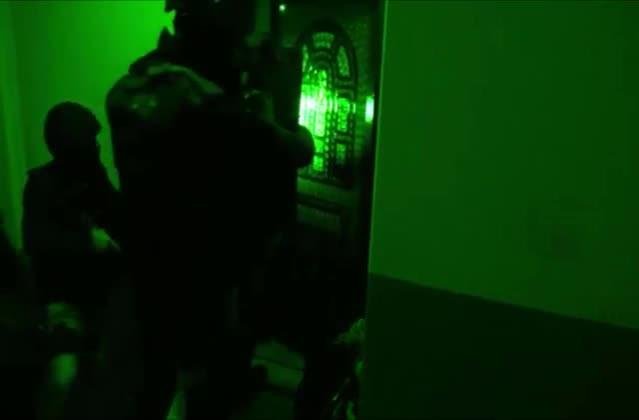 İstanbul’da IŞİD Operasyonu: 4 Gözaltı İstanbul'da silahlı terör örgütü IŞİD'e yönelik düzenlenen Özel Harekât polisinin