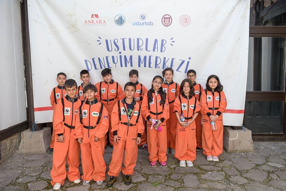 Altındağ Belediyesi Gençlik Merkezi üyesi gençler, bilim insanı olma yolunda