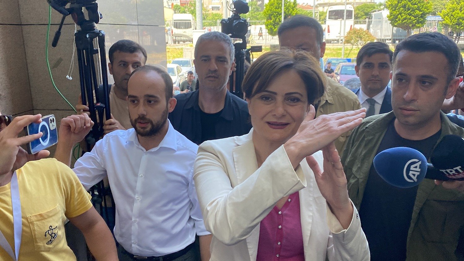 Yargıtay, Kaftancıoğlu’nun Parti Üyeliğini Düşürdü. İlk Tepki: “Korkularının Ecele Faydası Olmayacak” Yargıtay Cumhuriyet Başsavcılığı, attığı tweetler nedeniyle verilen 4 yıl 11