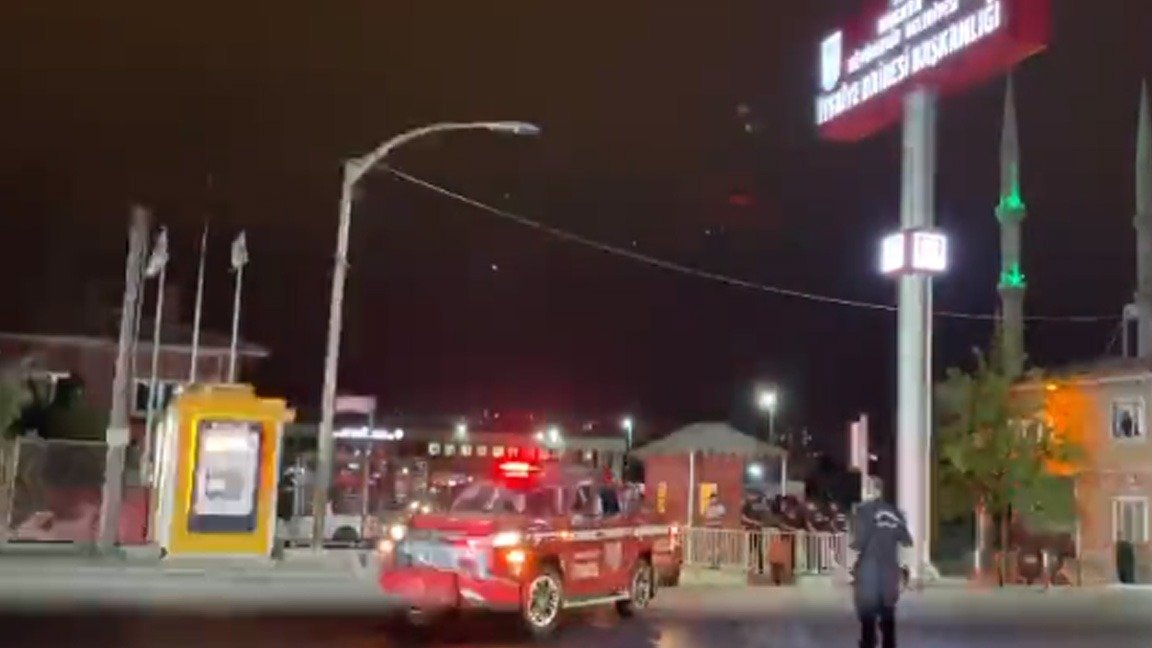 Ankara Büyükşehir Belediye (ABB) Başkanı Mansur Yavaş, 14 itfaiye aracı