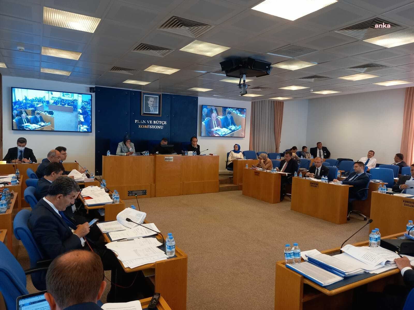 Sosyal Medya Düzenlemesi TBMM Adalet Komisyonu’nda Kabul Edildi AKP ve MHP’nin, basın ve sosyal medyaya yeni yaptırımlar öngören,