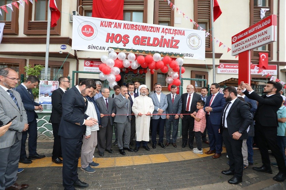 Sincan’da 110 Hafız İcazet Aldı Sincan’da bir yandan Abdülhamid Han Hafızlık Kuran Kursu açılışı bir